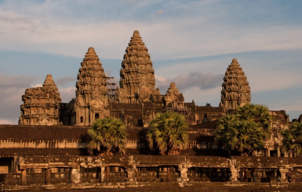 Старинный храмовый комплекс Ангкор Ват 