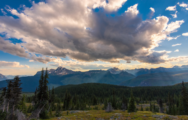 Облака над национальным парком Глейшер, Канада 