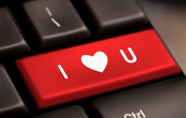Красная кнопка I Love You на клавиатуре