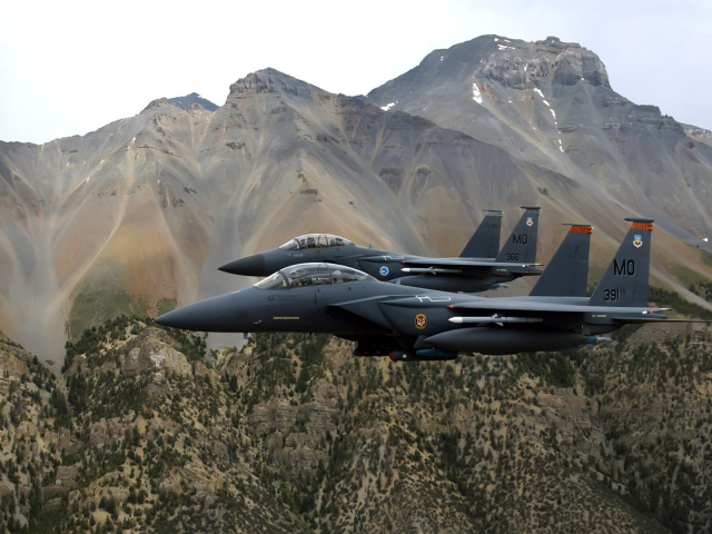 Военная авиация / полет в горах