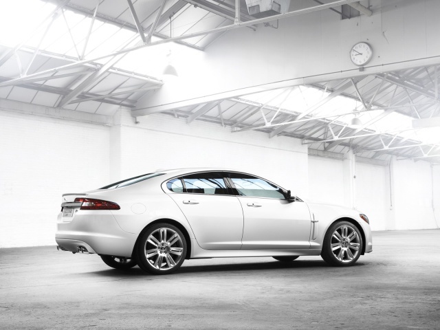 В гараже - обои для рабочего стола, картинки, фото