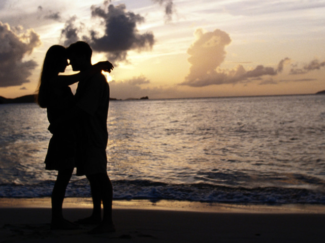 http://www.zastavki.com/pictures/640x480/2012/People_Entertainment_and_recreation_Couple_at_sunset_013010_29.jpg