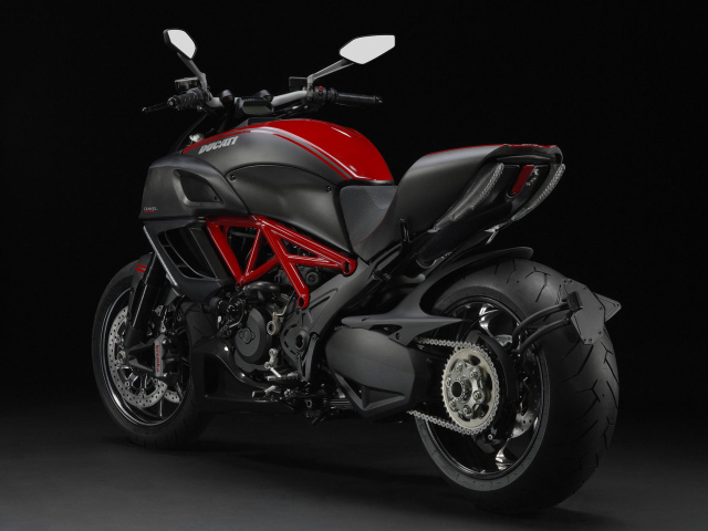 Невероятно быстрый мотоцикл Ducati Diavel