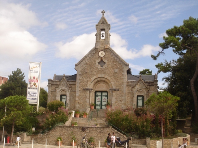 Церковь на курорте Ла Боль, Франция