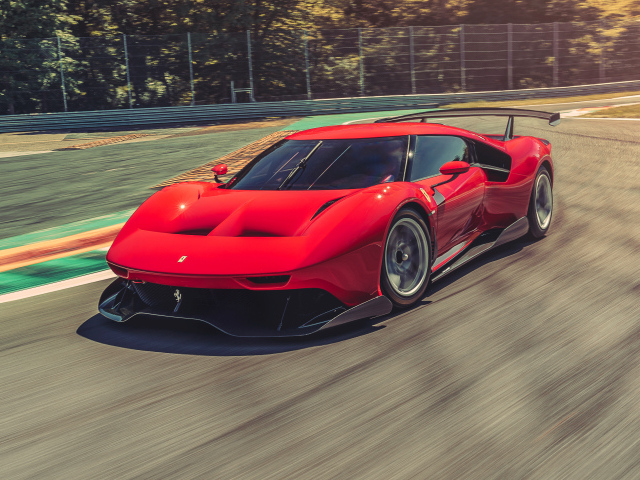 Быстрый суперкар Ferrari P80C 2019 года на гоночной трассе