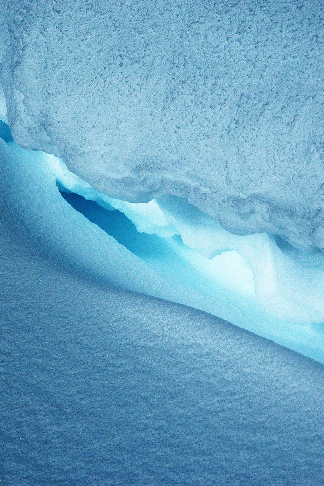 Пещера во льдах