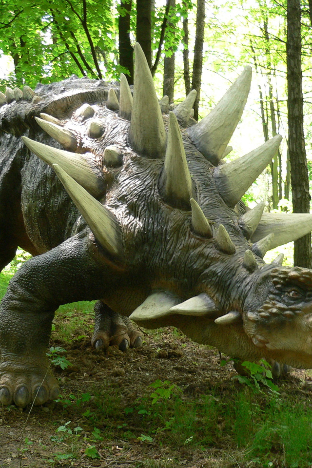 Динозавр в современном лесу