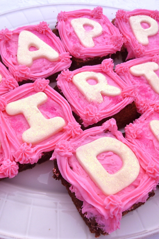Вкусные пирожные на день рождения