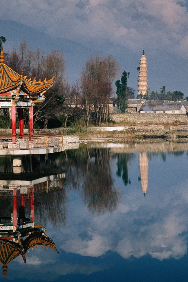 Азиатский пейзаж с пагодами