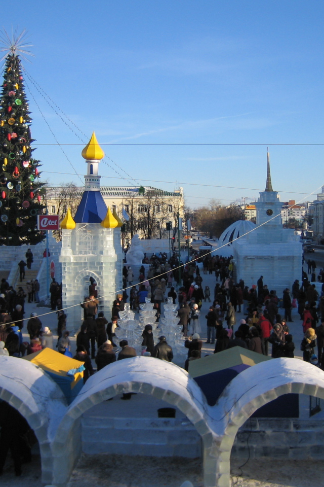 Новый Год у елки в Екатеринбурге