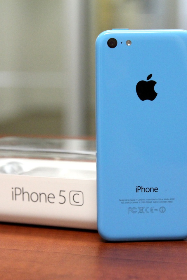 Новый голубой Iphone 5С и упаковка