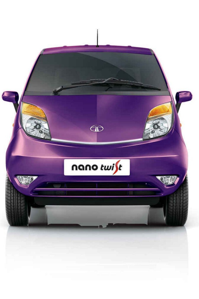 Красивый автомобиль Tata Nano 2014