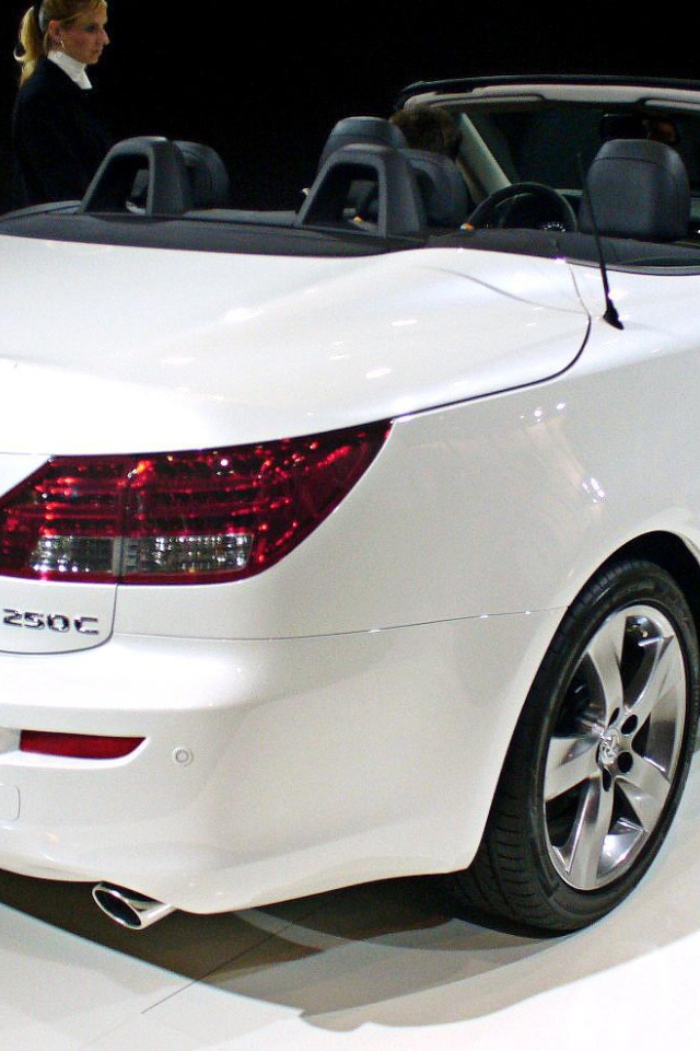 Белый кабриолет Lexus IS 250