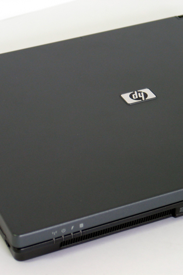 Серый ноутбук HP