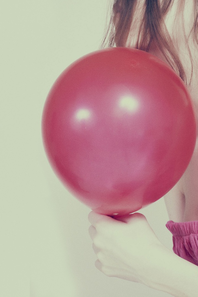 Девушка с розовым шариком