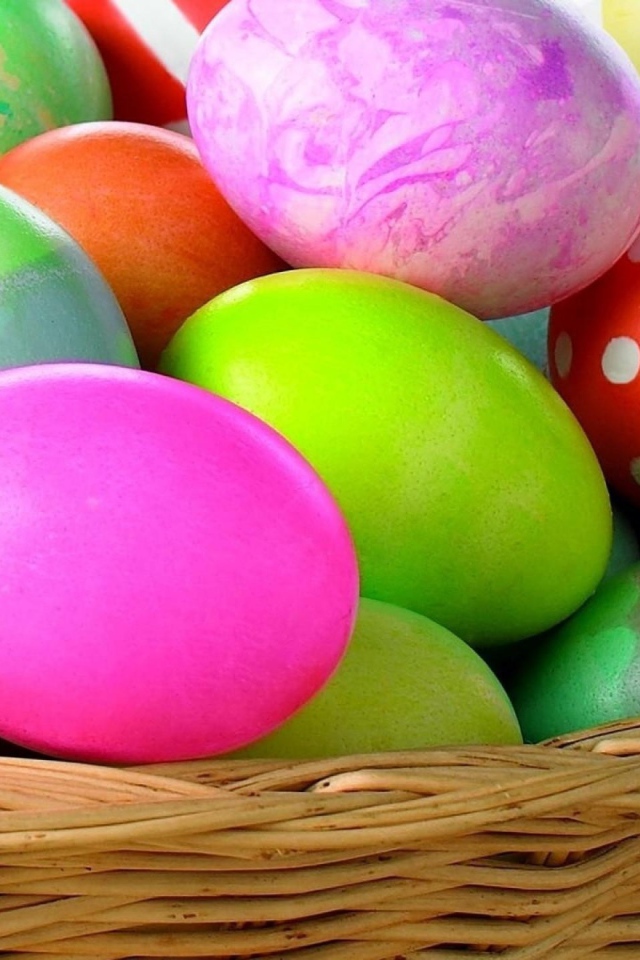 Разноцветные яйца на пасху