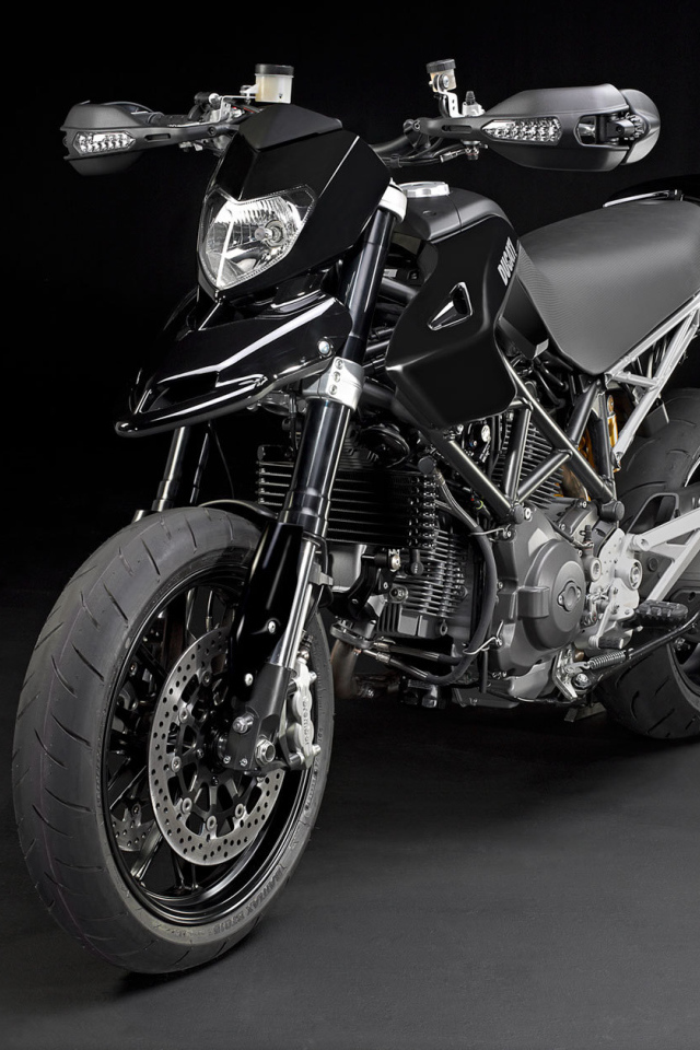Красивый мотоцикл Ducati Hypermotard SP