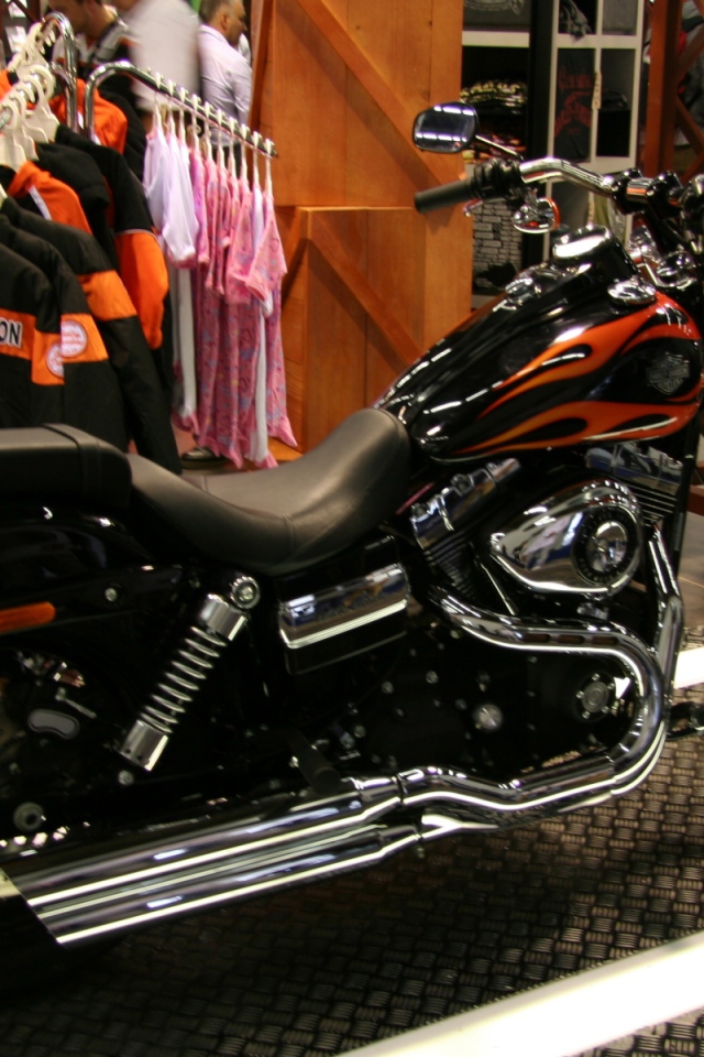 Мотоцикл модели Harley-Davidson Dyna Wide Glide