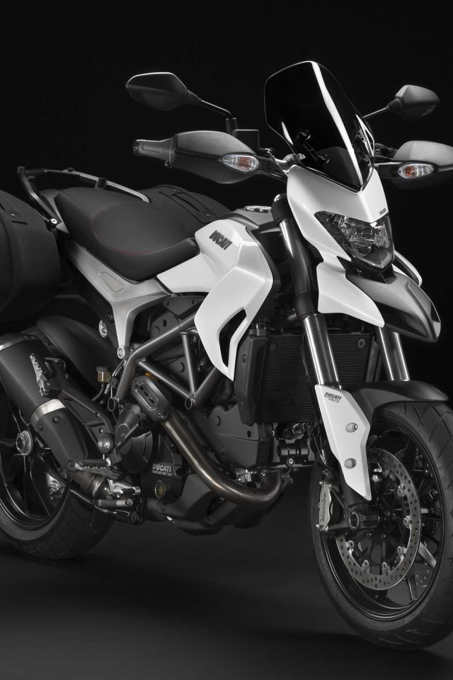 Новый мотоцикл Ducati Hyperstrada