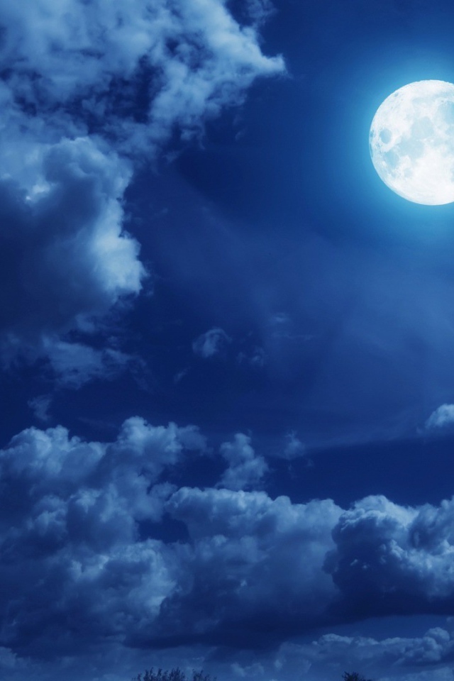 Облака в лунную ночь