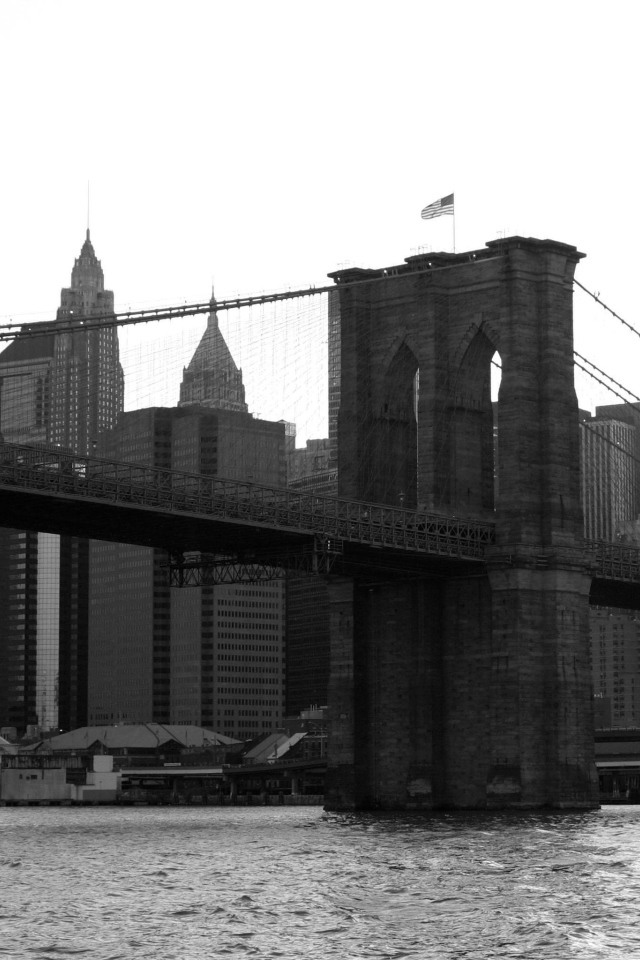Американский флаг на мосту