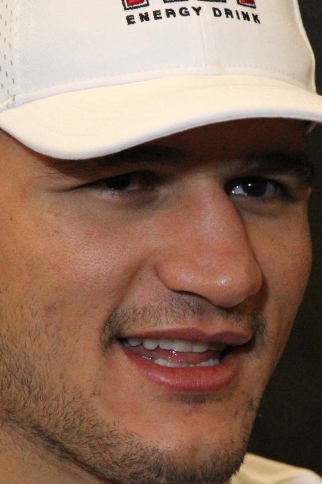Известный UFC боец Джуниор Дос Сантос