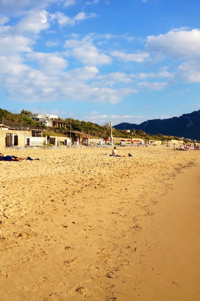 Золотой пляж на курорте Сабаудия, Италия