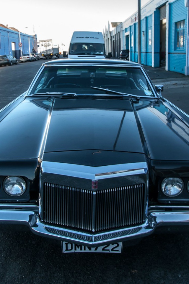 Великолепный черный Lincoln Continental