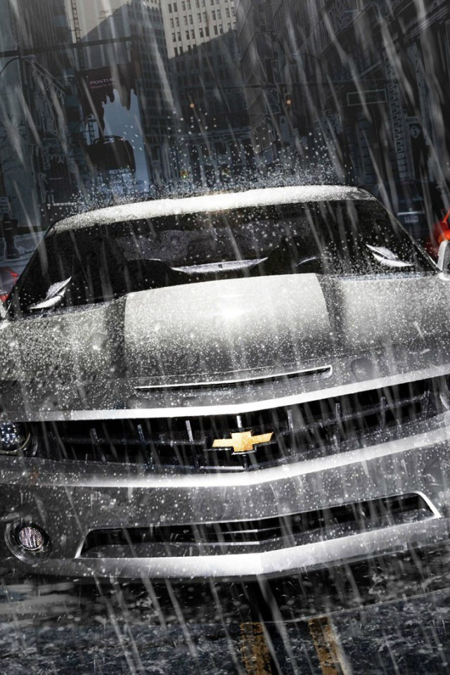 Мощные автомобили под дождем