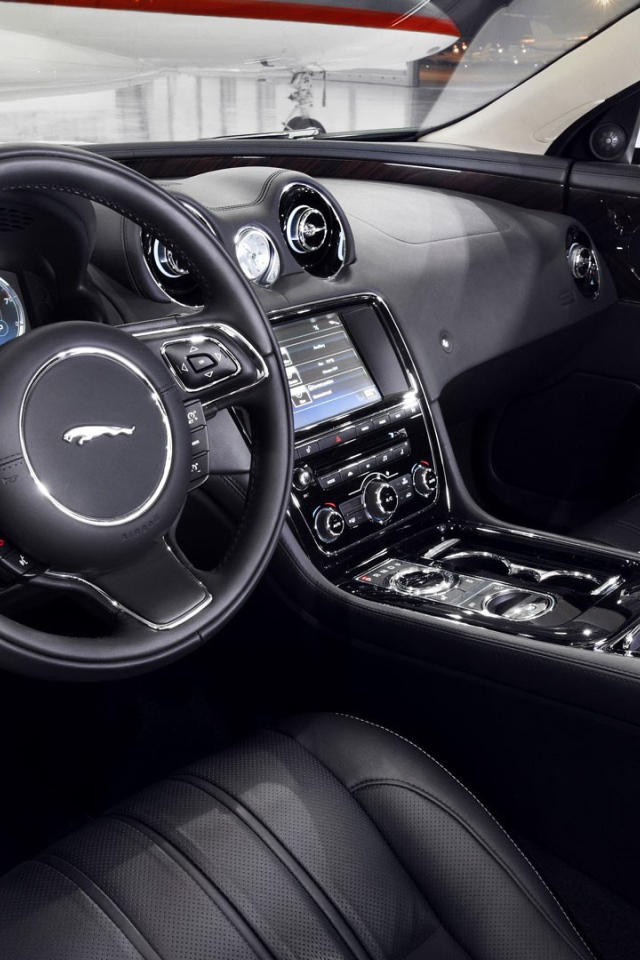Салон автомобиля Jaguar XJ