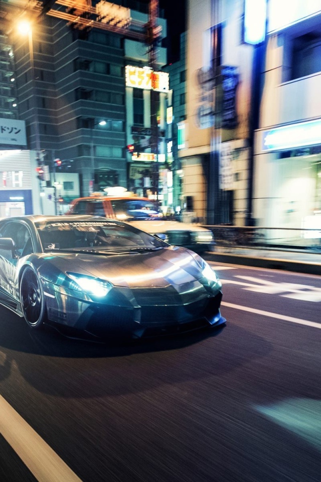 Lamborghini Aventador на улице в Японии