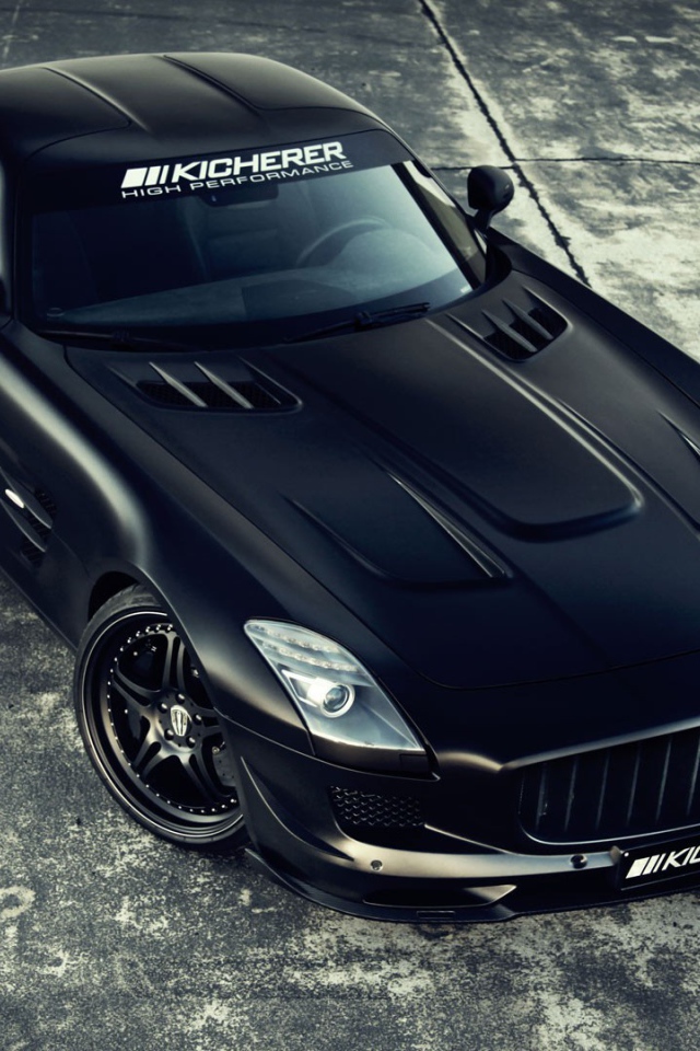Черный спортивный Mercedes SLS