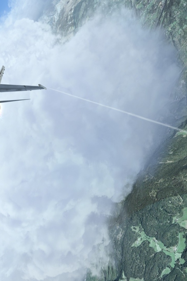 Истребитель летит сквозь облако в горах