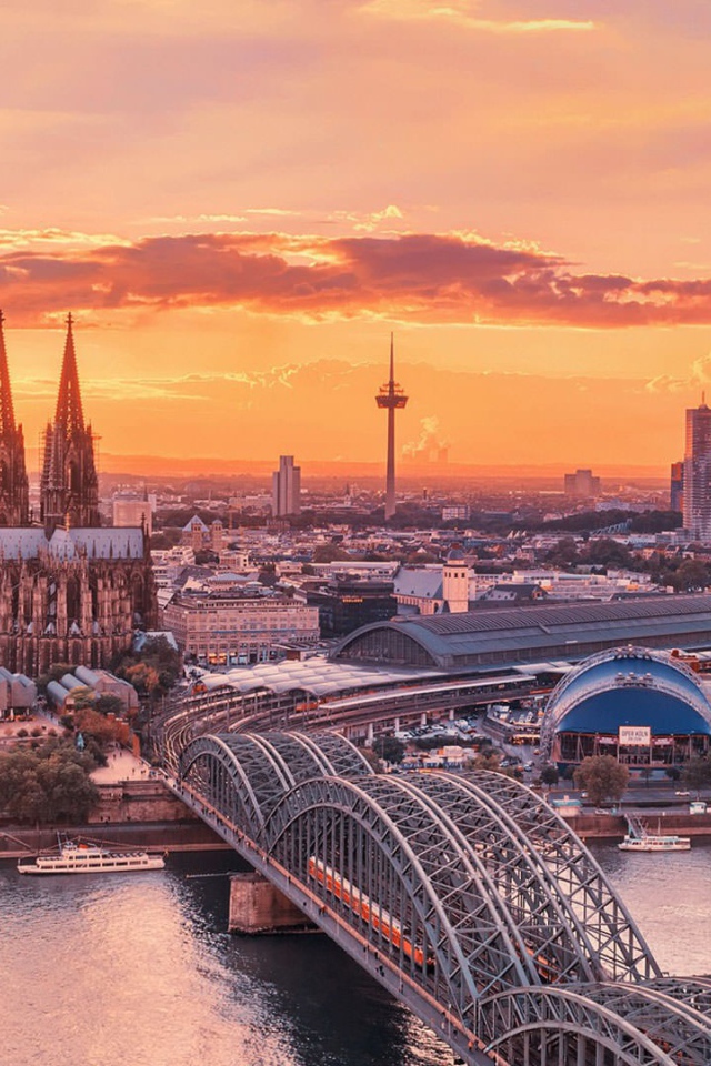 Мосты в городе на закате, Германия