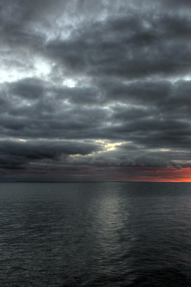 Облака над морем после заката