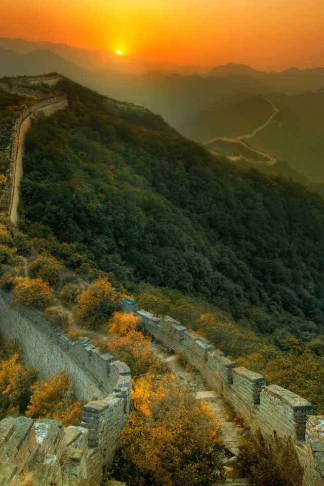 Великая Китайская стена на фоне заката