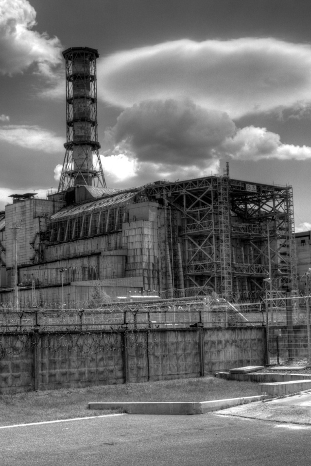 Черно белое фото реактора в Чернобыле