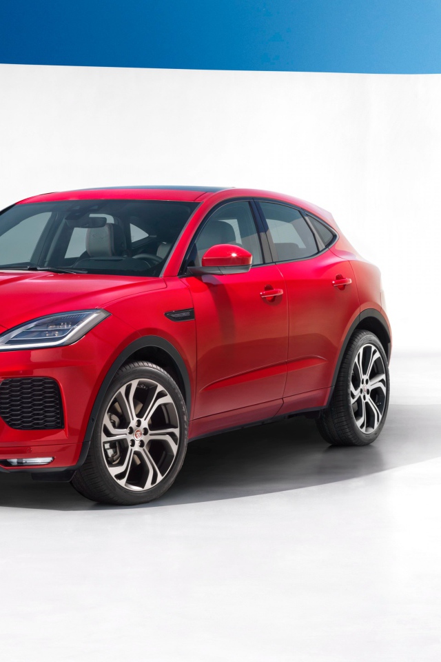 Стильный красный автомобиль  Jaguar E-Pace, 2018