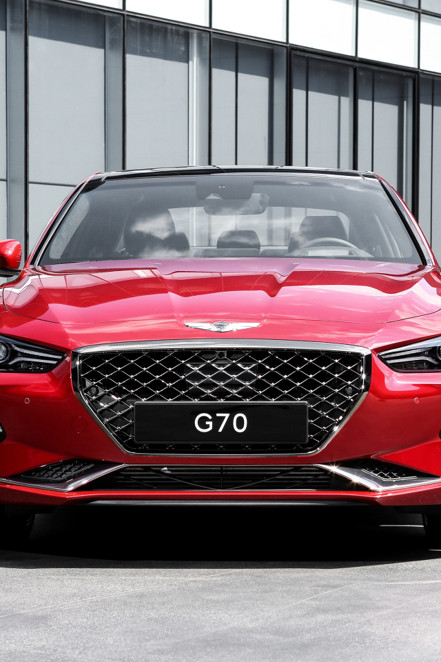 Красный автомобиль седан  Genesis G70, 2018 вид спереди