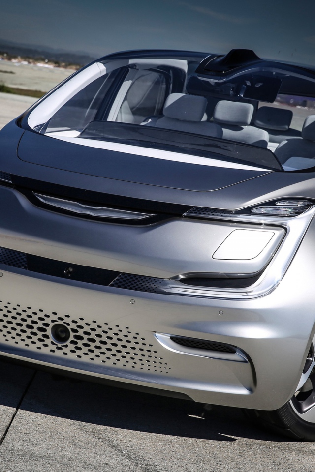 Серебристый минивэн Chrysler Portal Concept, 2017