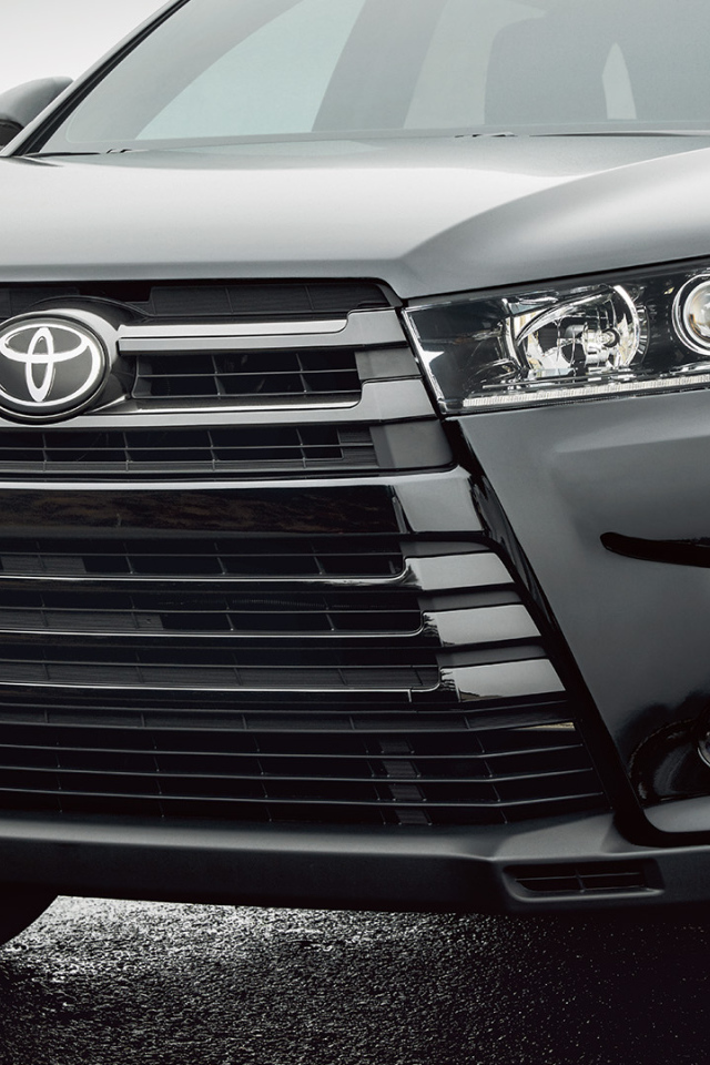 Черная Toyota Highlander 2017 года вид спереди 