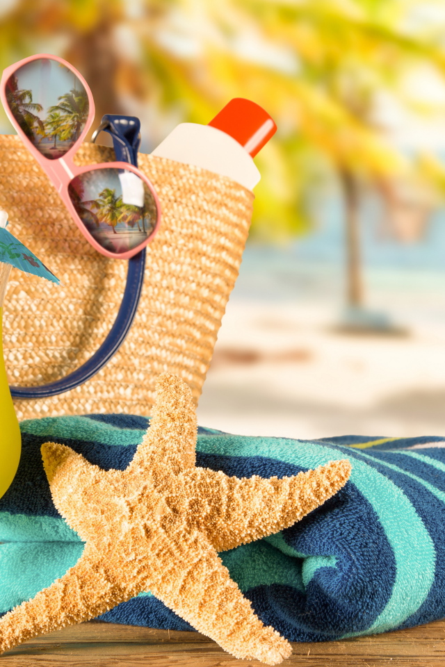 Пляжная сумка с очками, полотенцем, коктейлем и морской звездой