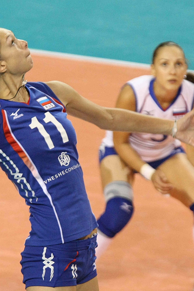 Волейболистка Екатерина Гамова в атаке 