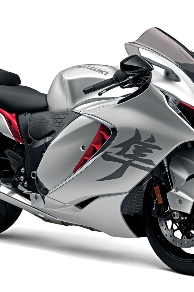 Серый мотоцикл Suzuki Hayabusa, 2021 года на белом фоне