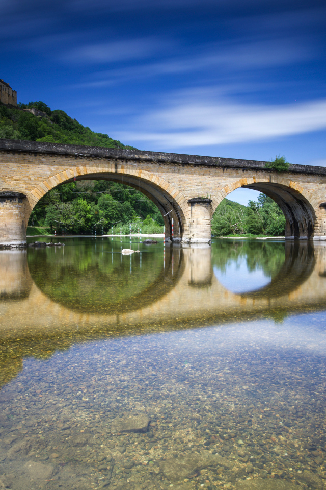 Мост у старинной крепости Кастельно, Франция