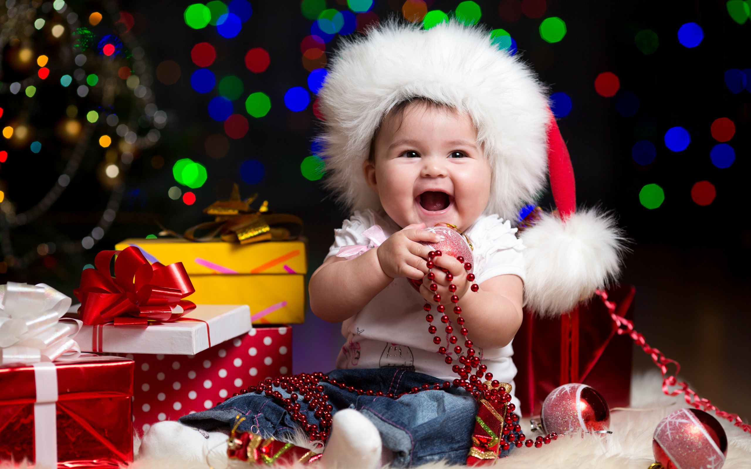 The Happy Child On Christmas Wallpapers And Images Wallpapers