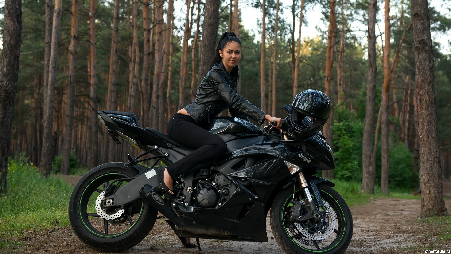 женщины на мотоциклах 
