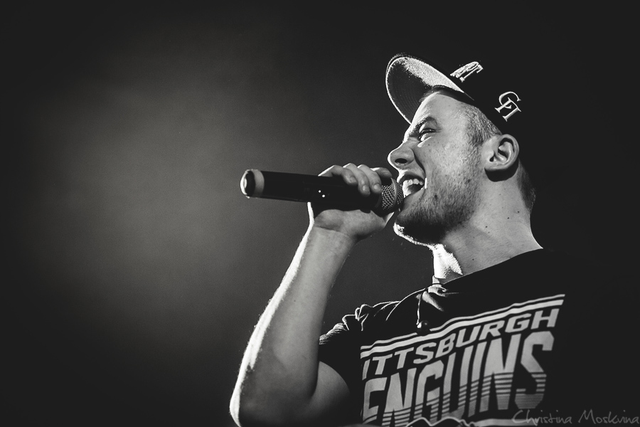 Макс Корж с микрофоном - обои для рабочего стола, картинки, фото