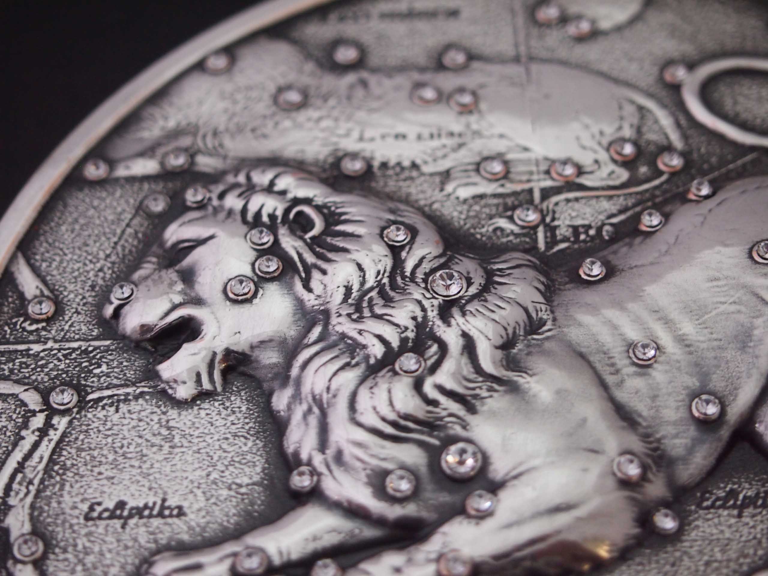 Lion on the coin wallpapers and images - wallpapers, pictures, photos