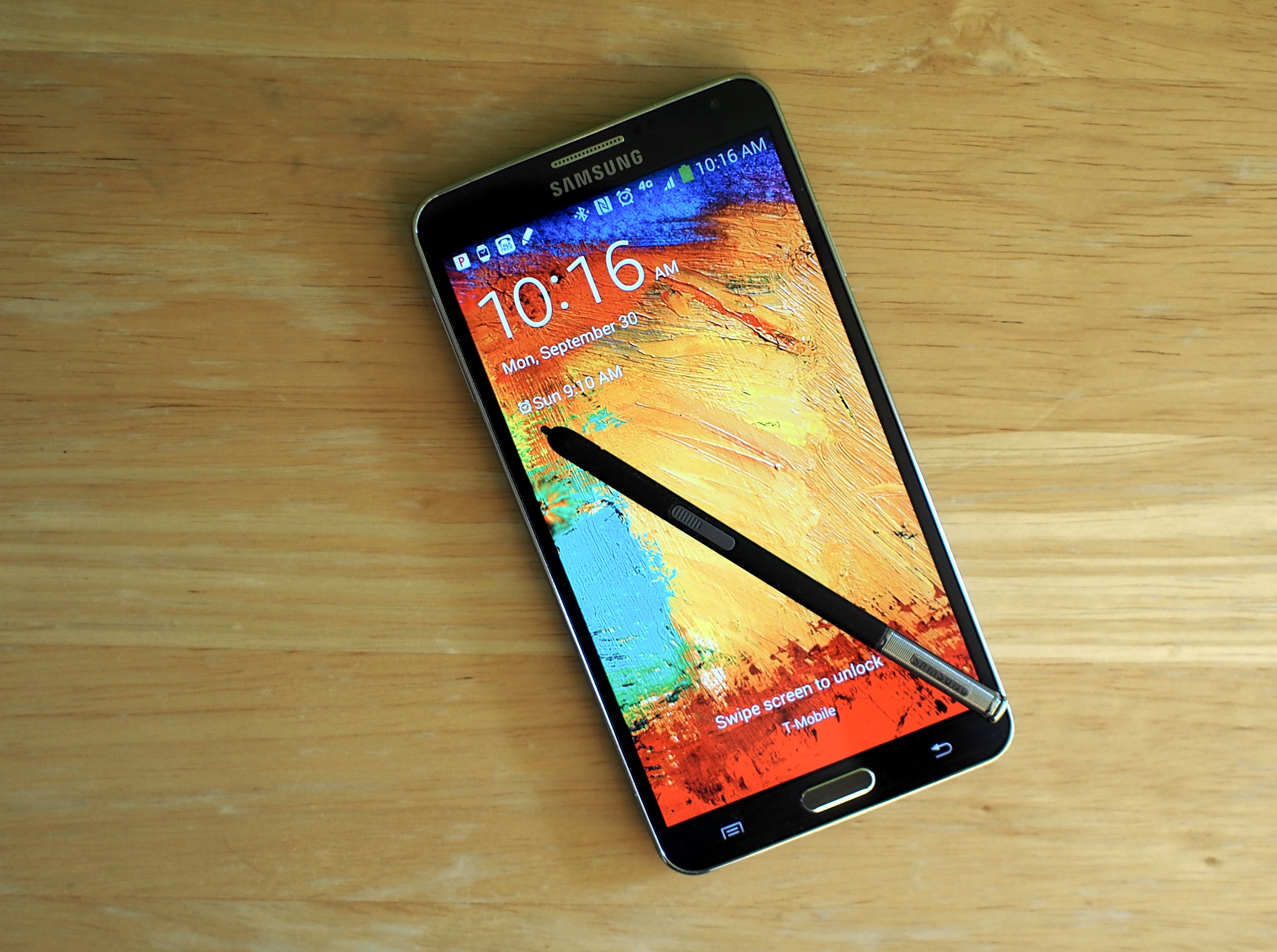 Samsung Galaxy Note 3 and S Pen on the table wallpapers ...